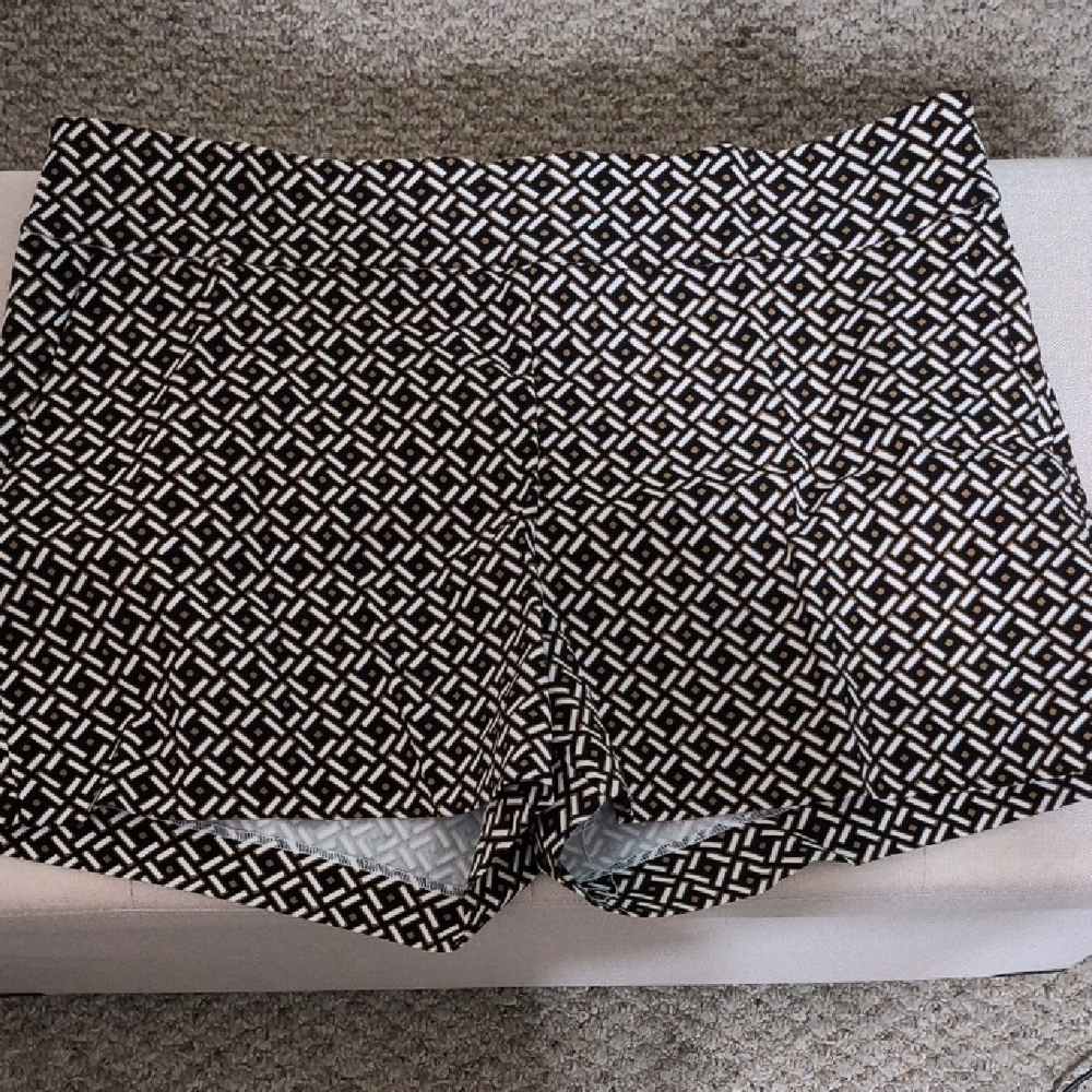 High Waist Black and White Geometric Shorts